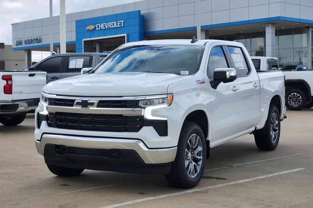 2026 Chevrolet Silverado 1500 LT photo 1