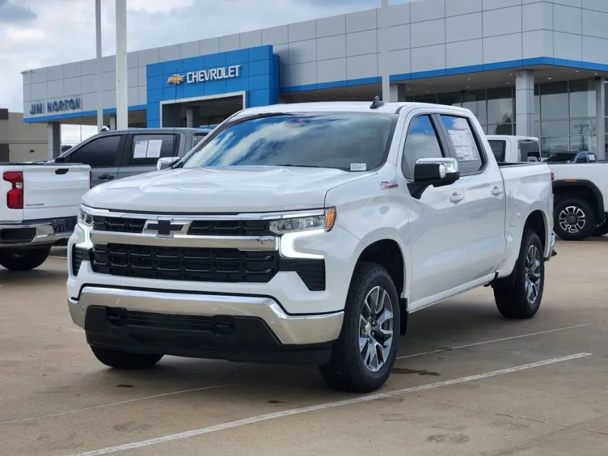 2026 Chevrolet Silverado 1500 LT photo 1