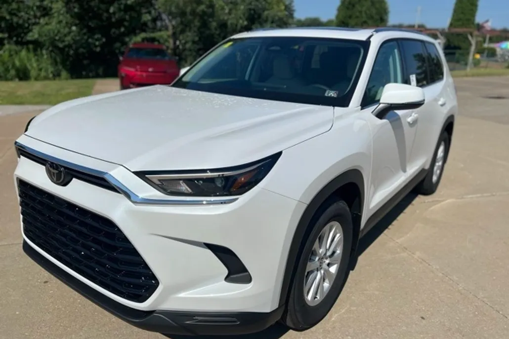 2025 Toyota Grand Highlander XLE photo 1