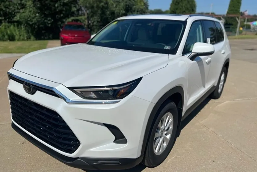 2025 Toyota Grand Highlander XLE photo 1