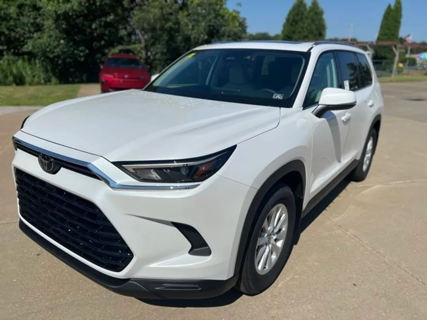 2025 Toyota Grand Highlander XLE photo 1