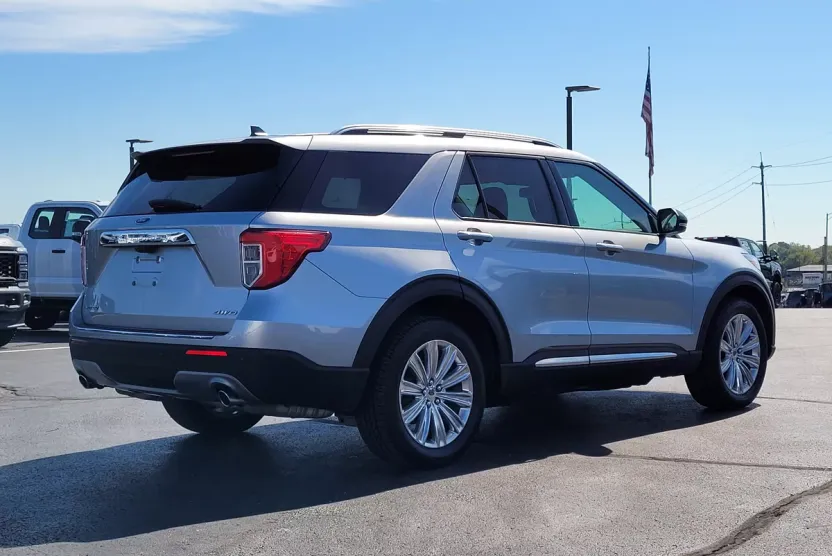 2022 Ford Explorer Limited photo 1