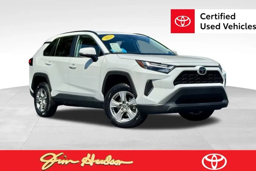 2023 Toyota RAV4 XLE photo 1