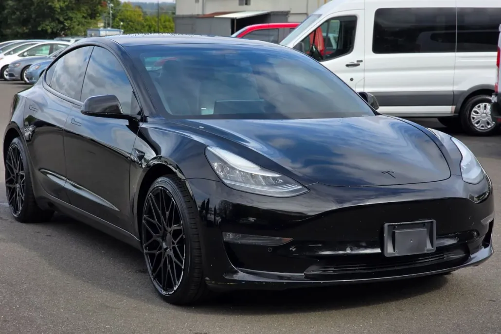 2020 Tesla Model 3 Long Range photo 1