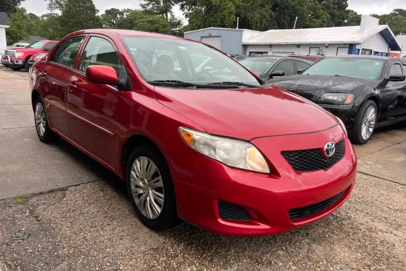 2010 Toyota Corolla LE photo 1