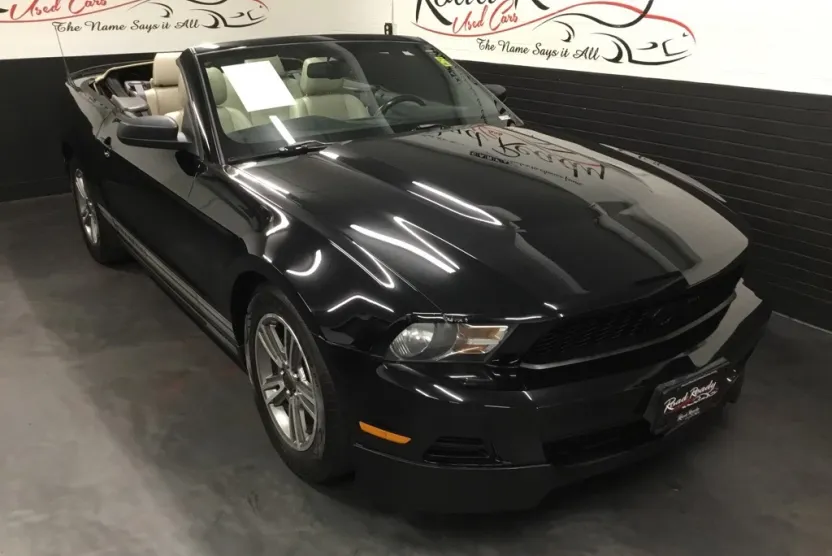 2012 Ford Mustang V6 Premium photo 1
