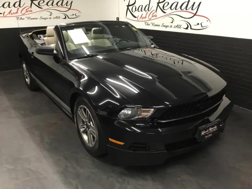2012 Ford Mustang V6 Premium photo 1