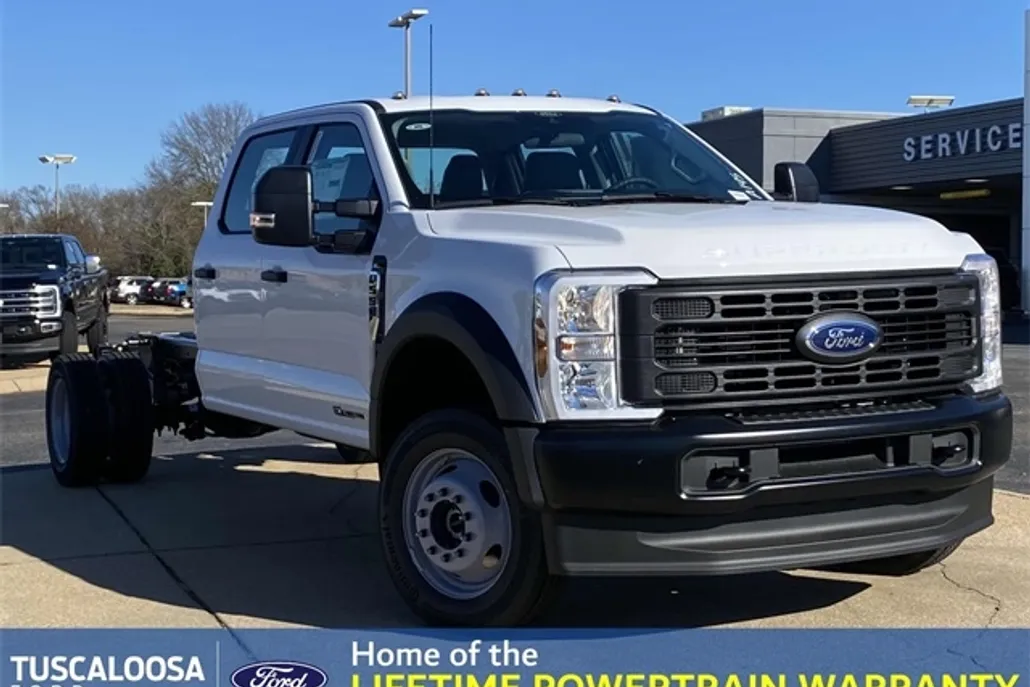 2025 Ford F-550 photo 1