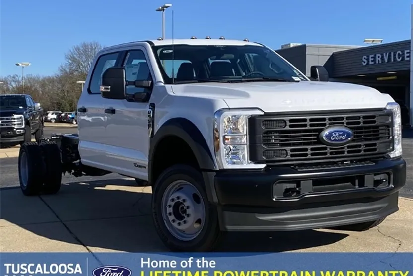2025 Ford F-550 photo 1