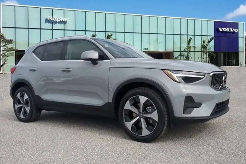 2025 Volvo XC40 Core photo 1