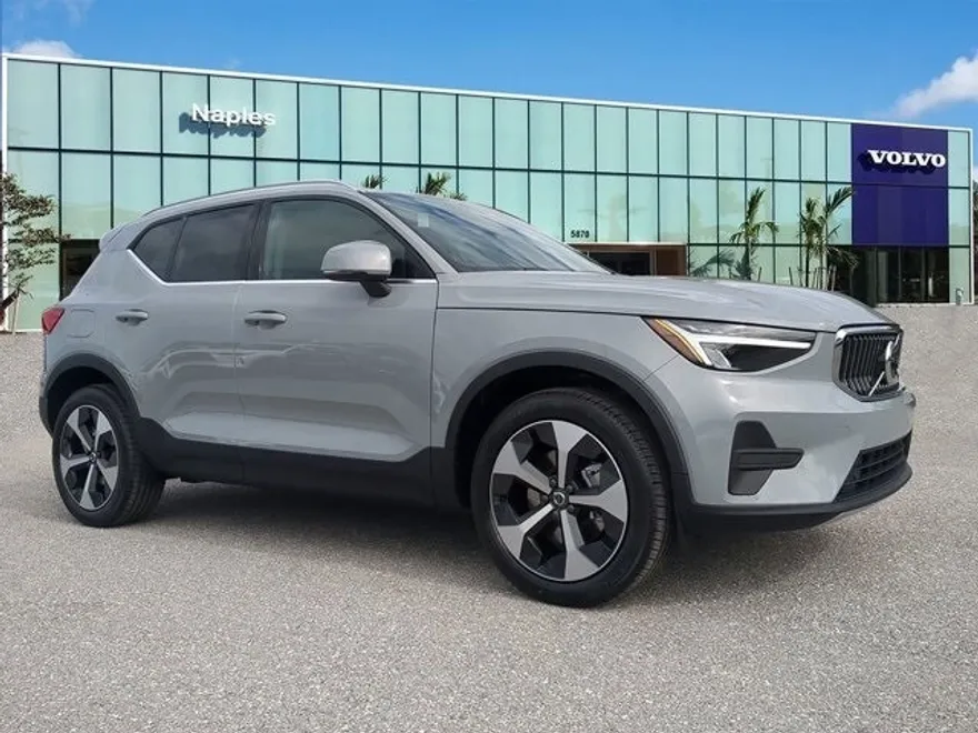2025 Volvo XC40 Core photo 1