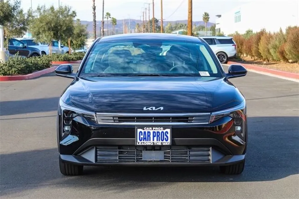 2025 Kia K4 LXS photo 1