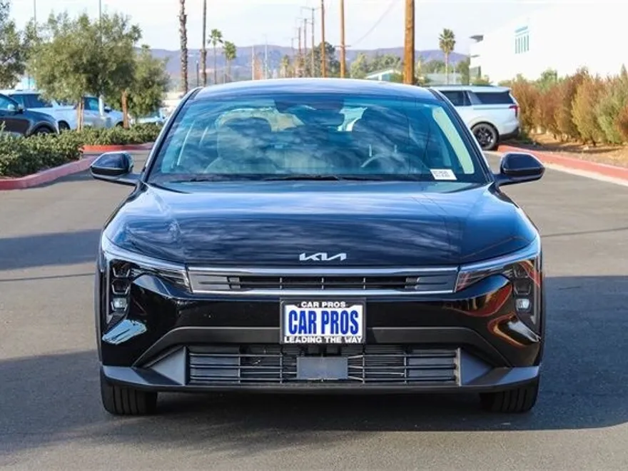 2025 Kia K4 LXS photo 1