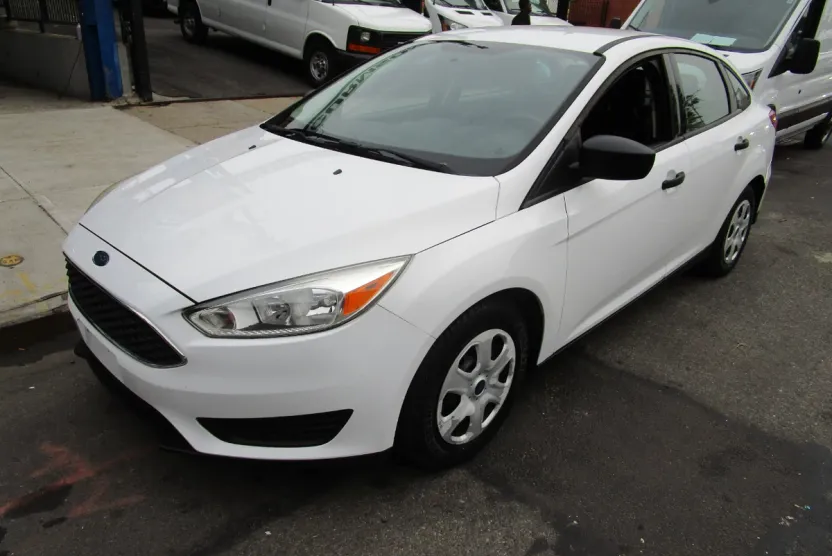 2018 Ford Focus Sedan photo 1