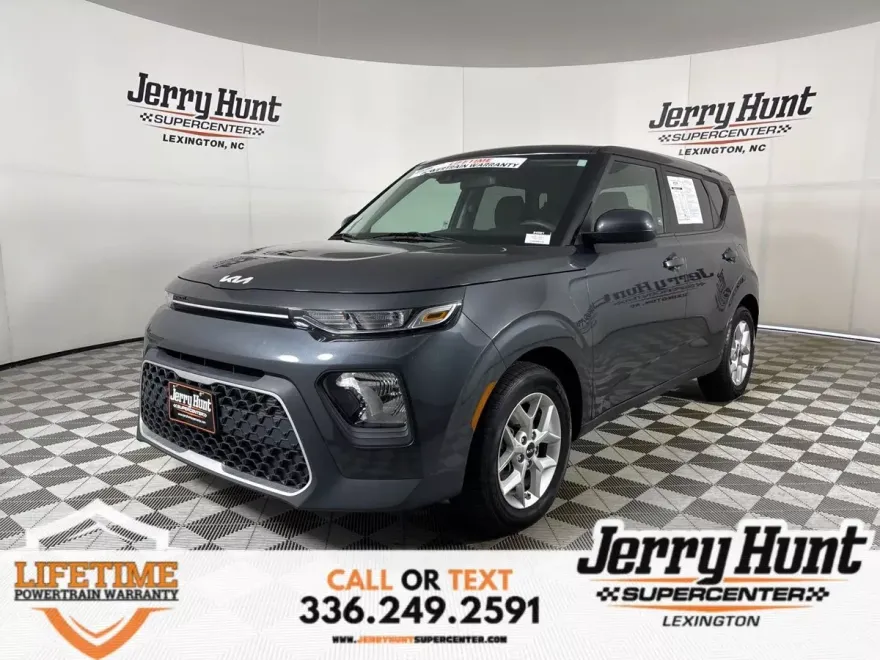 2022 Kia Soul LX photo 1