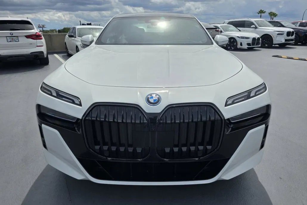 2025 Bmw i7 xDrive60 photo 1