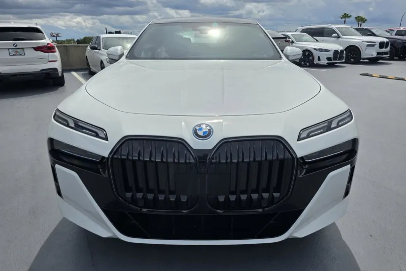 2025 Bmw i7 xDrive60 photo 1