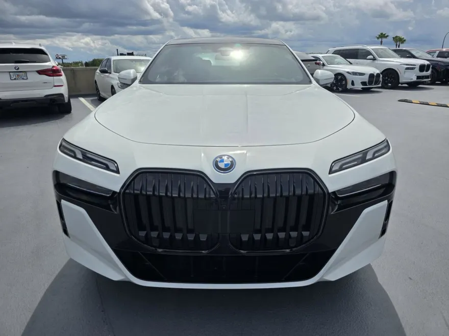 2025 Bmw i7 xDrive60 photo 1