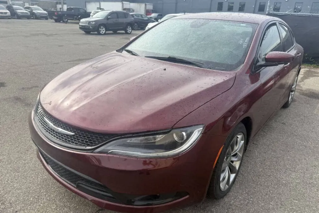 2015 Chrysler 200 S photo 1