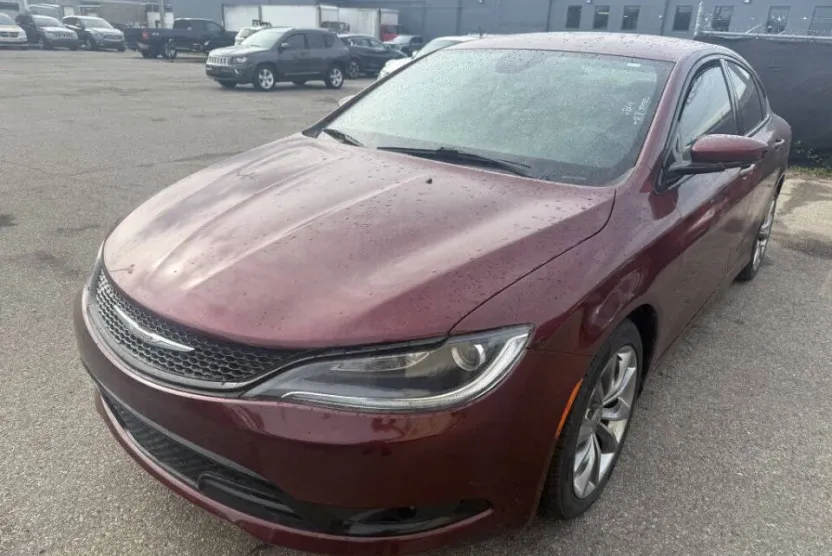 2015 Chrysler 200 S photo 1
