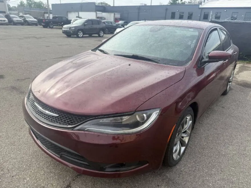 2015 Chrysler 200 S photo 1