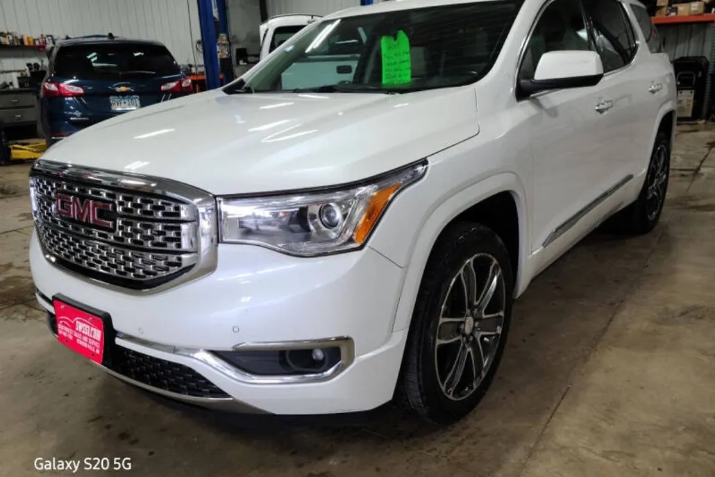 2017 Gmc Acadia Denali photo 1