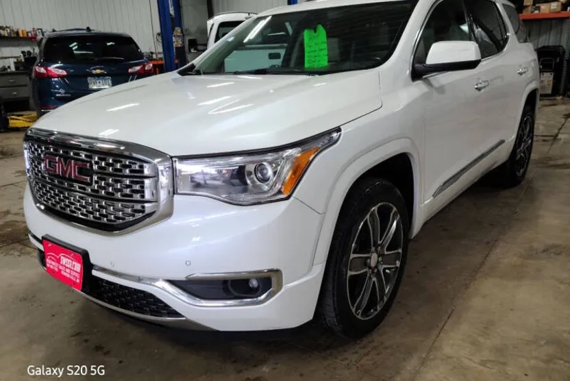 2017 Gmc Acadia Denali photo 1