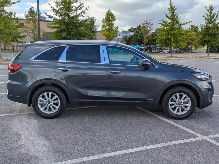 2020 Kia Sorento LX photo 1