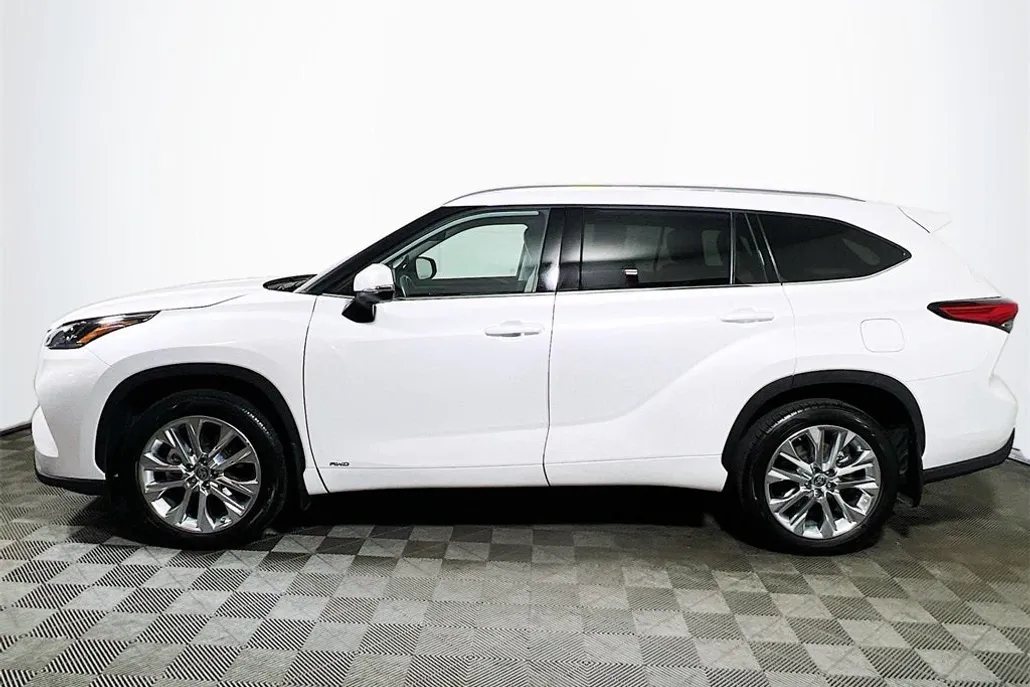 2022 Toyota Highlander Hybrid Limited photo 1