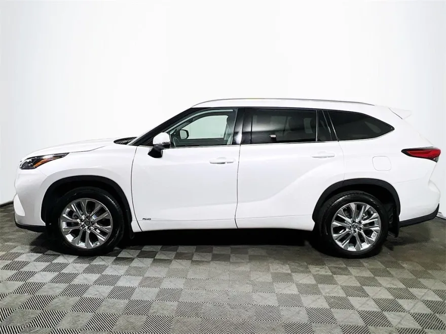 2022 Toyota Highlander Hybrid Limited photo 1