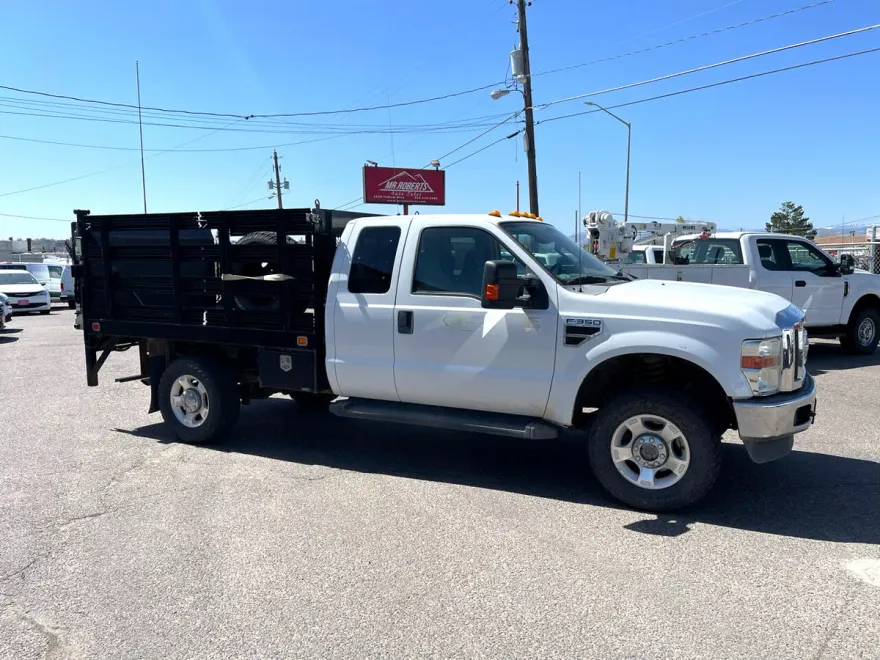 2010 Ford F-350 XLT photo 1