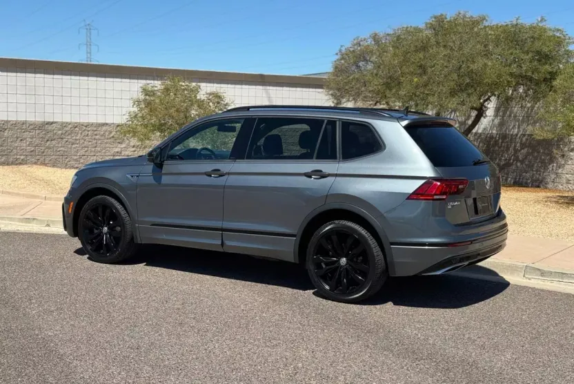 2021 Volkswagen Tiguan SE R-Line Black Sport photo 1