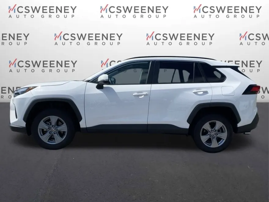 2022 Toyota RAV4 XLE photo 1