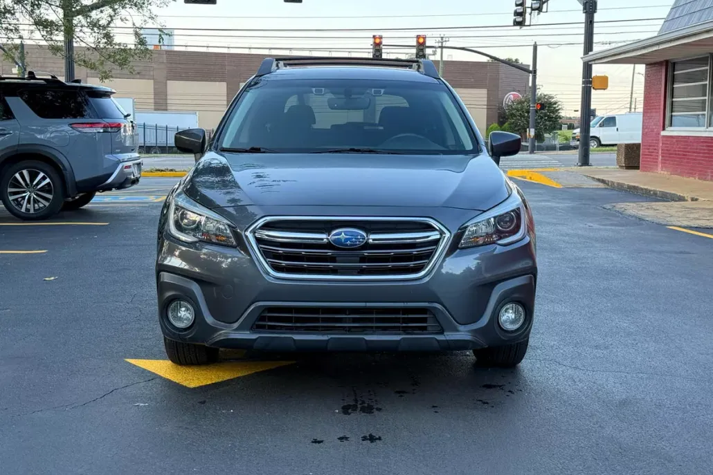 2019 Subaru Outback 2.5i Premium photo 1