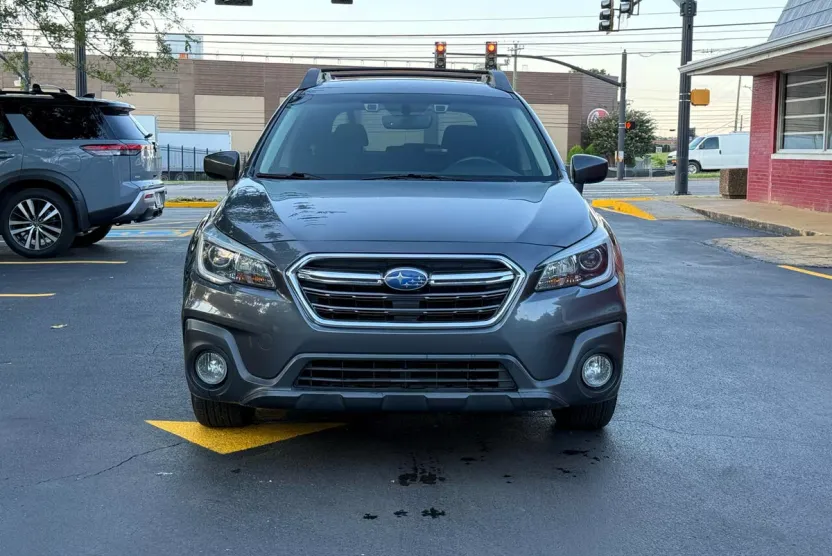 2019 Subaru Outback 2.5i Premium photo 1