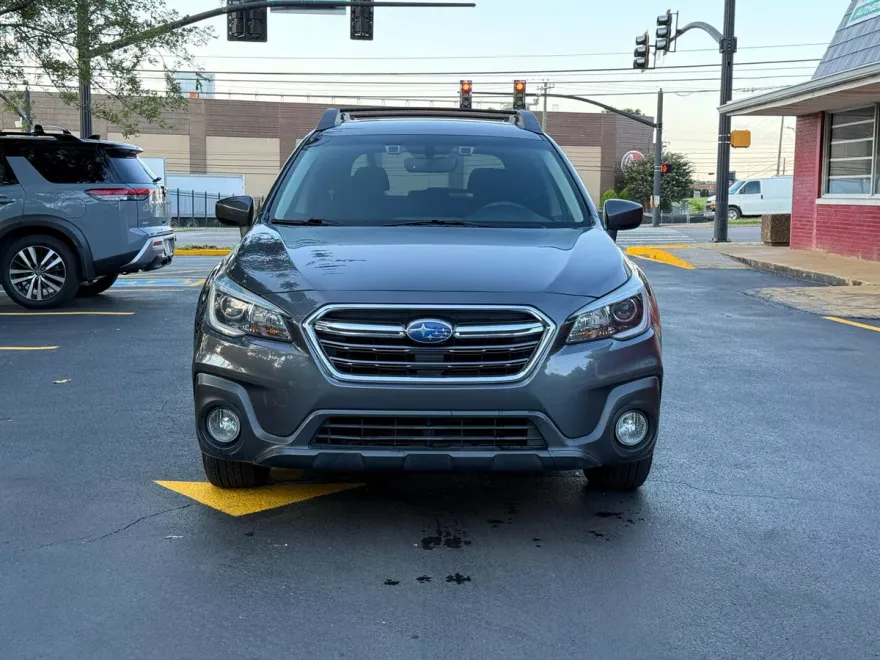 2019 Subaru Outback 2.5i Premium photo 1