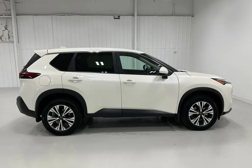 2023 Nissan Rogue SV photo 1