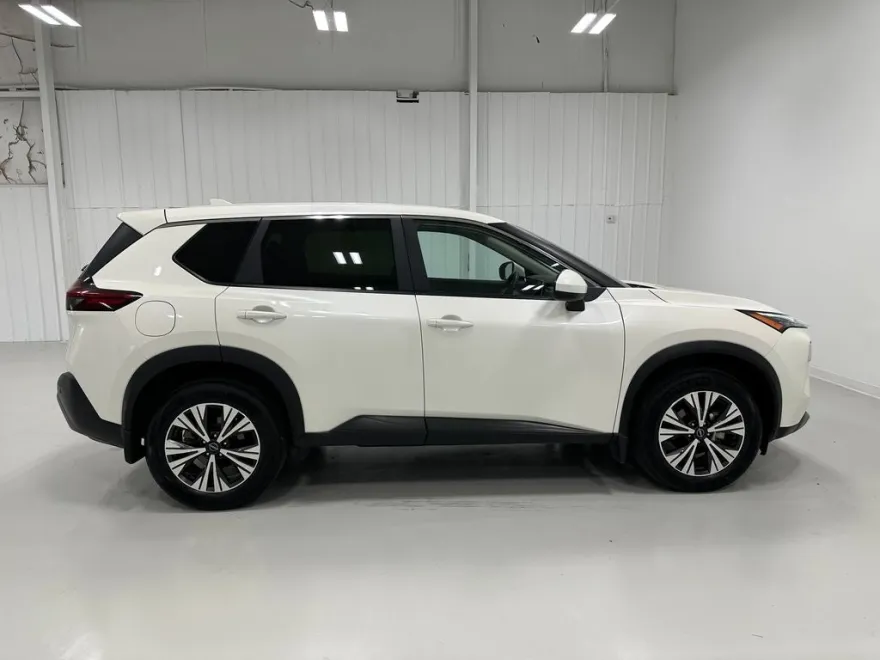 2023 Nissan Rogue SV photo 1