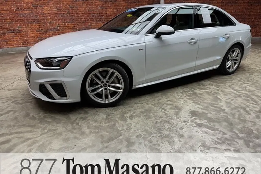 2022 Audi A4 45 S line Premium Plus photo 1