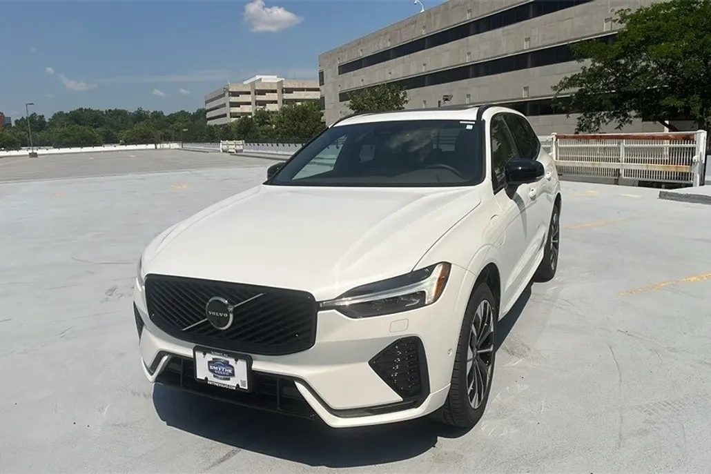 2026 Volvo XC60 Hybrid T8 Plus photo 1