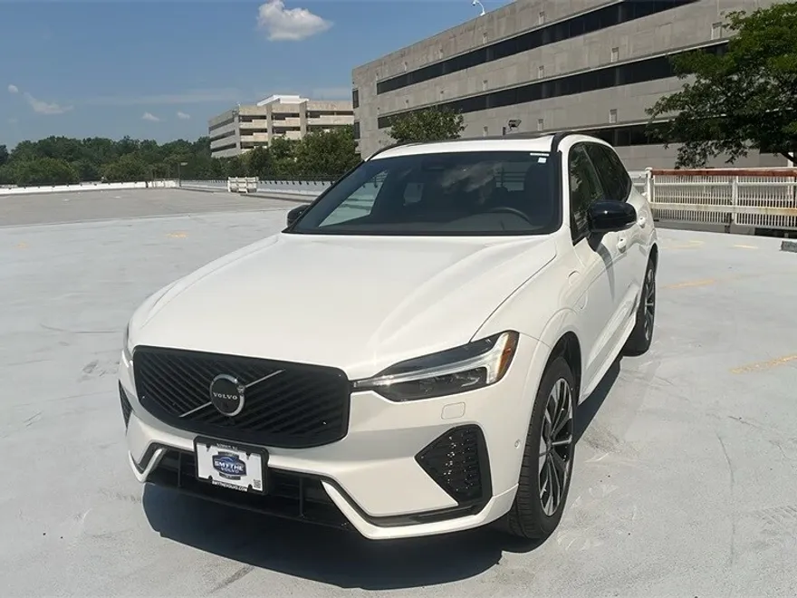 2026 Volvo XC60 Hybrid T8 Plus photo 1