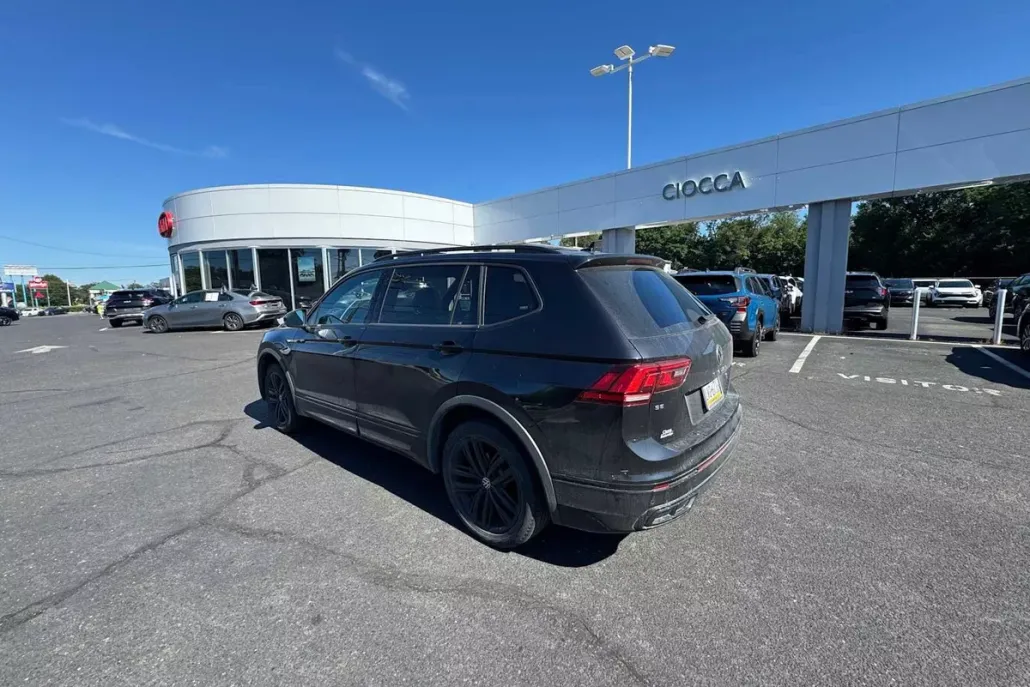 2022 Volkswagen Tiguan SE R-Line Black photo 1