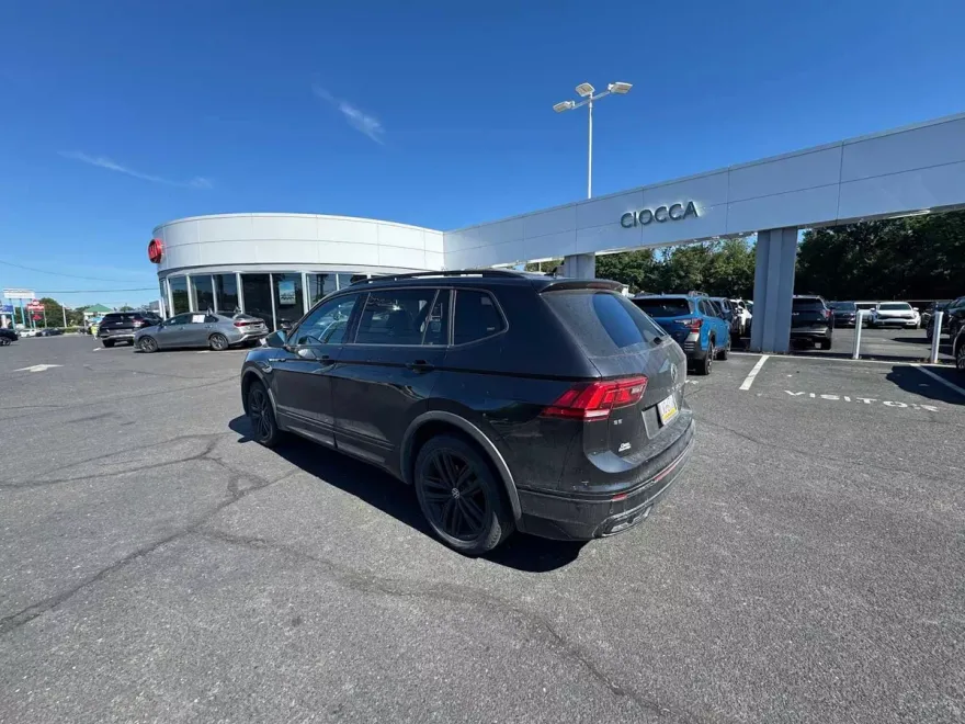 2022 Volkswagen Tiguan SE R-Line Black photo 1