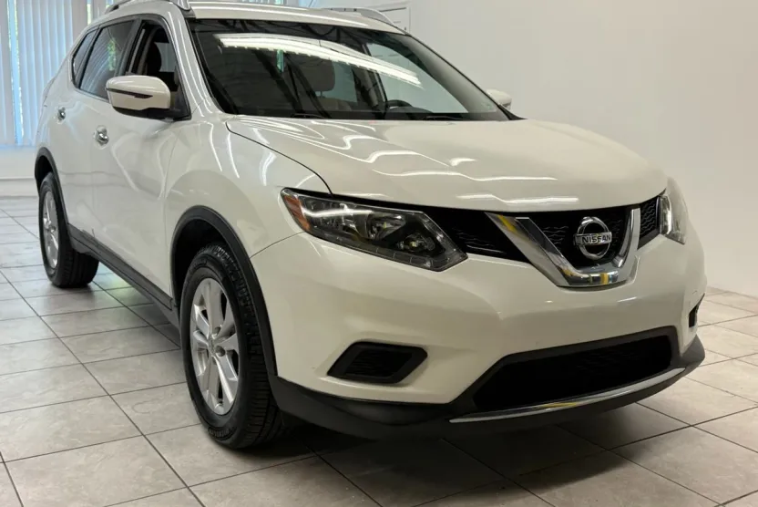 2016 Nissan Rogue SV photo 1