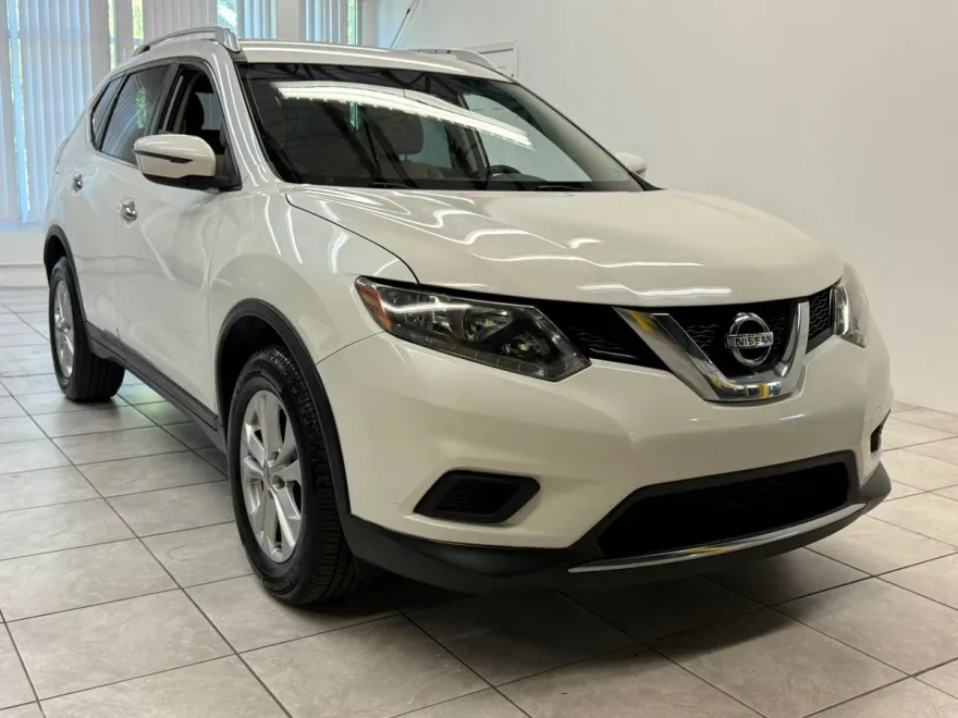 2016 Nissan Rogue SV photo 1