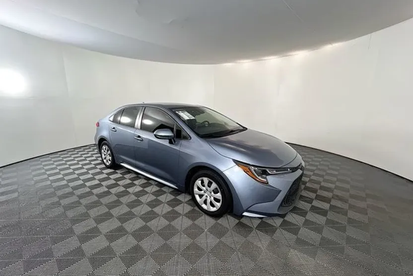 2022 Toyota Corolla LE photo 1