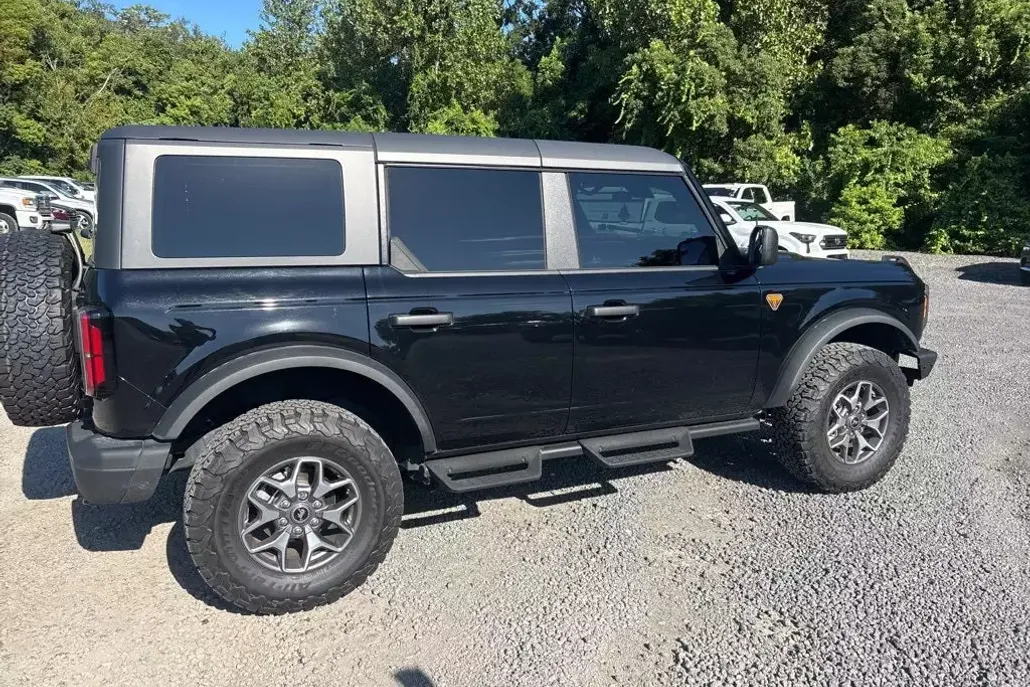 2024 Ford Bronco Badlands photo 1
