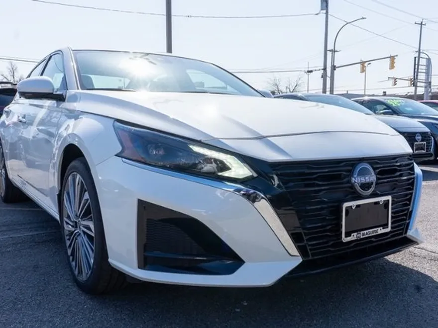 2025 Nissan Altima 2.5 SL photo 1