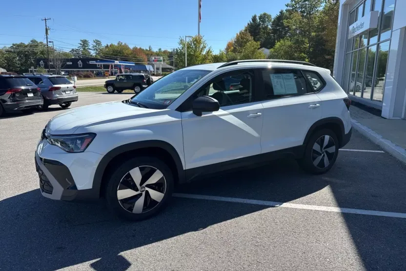 2025 Volkswagen Taos S photo 1