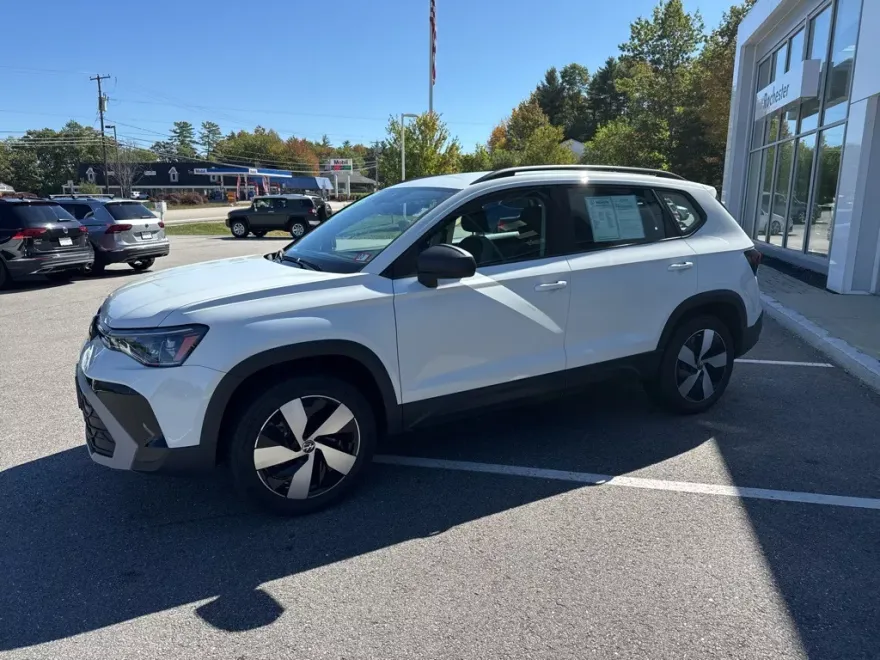 2025 Volkswagen Taos S photo 1
